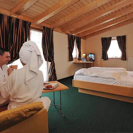 호텔 Touring 4*